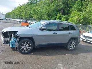 2017 Jeep Cherokee Latitude z VIN 1C4PJLCB4HW559926, wystawiony jako IAAI lot #42357305 z przebiegiem 106 188 mil mil oraz . Historia ofert i sprzedaży dostępna na DreamBid. Obrazek 14.