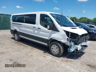 2024 Ford Transit Passenger XL z VIN 1FBAX2Y80RKA83327, wystawiony jako IAAI lot #42385618 z przebiegiem 36 166 mil mil oraz . Historia ofert i sprzedaży dostępna na DreamBid. Obrazek 1.