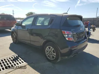 2020 Chevrolet Sonic LT z VIN 1G1JG6SB7L4128341, wystawiony jako Copart lot #49679705 z przebiegiem 54 751 mil mil oraz Szkoda całkowita • Salvage title. Historia ofert i sprzedaży dostępna na DreamBid. Obrazek 2.