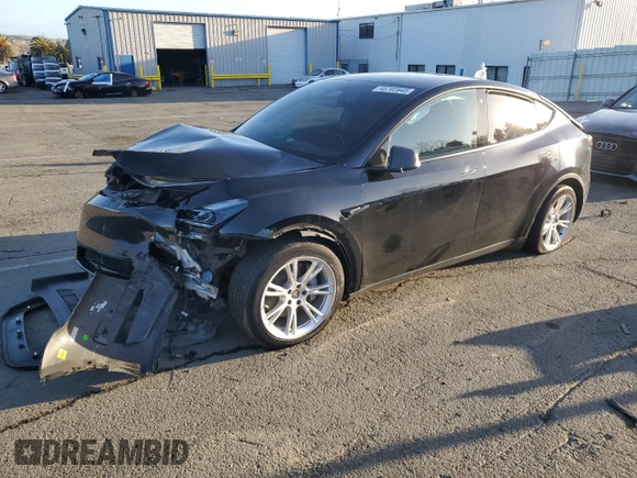 2022 Tesla Model Y Long Range with VIN 7SAYGAEE1NF562042, listed as a Copart auction lot 45702845 with 34,240 mi miles and Salvage Title. Bid and sale history available at carsss.com. Image 1.