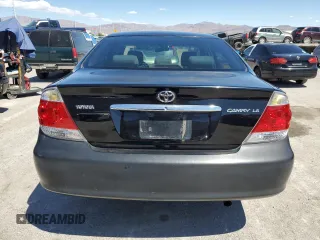2005 Toyota Camry STD z VIN 4T1BE32K45U043696, wystawiony jako Copart lot #55087185 z przebiegiem 212 439 mil mil oraz Szkoda całkowita • Salvage title. Historia ofert i sprzedaży dostępna na DreamBid. Obrazek 6.