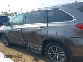 2019 Toyota Highlander SE z VIN 5TDJZRFHXKS586184, wystawiony jako IAAI lot #42414798 z przebiegiem 165 814 mil mil oraz . Historia ofert i sprzedaży dostępna na DreamBid. Obrazek 14.