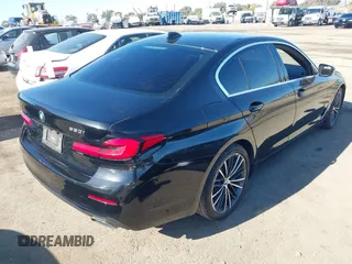 2021 BMW 5 Series 530i z VIN WBA53BH05MCF75051, wystawiony jako IAAI lot #41336049 z przebiegiem 71 933 mil mil oraz . Historia ofert i sprzedaży dostępna na DreamBid. Obrazek 4.