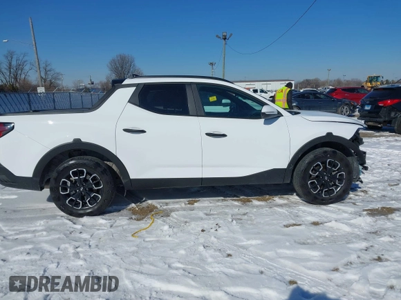 2024 Hyundai Santa Cruz SEL z VIN 5NTJCDAE2RH093666, wystawiony jako IAAI lot #41639659 z przebiegiem 28 599 mil mil oraz . Historia ofert i sprzedaży dostępna na DreamBid. Obrazek 14.