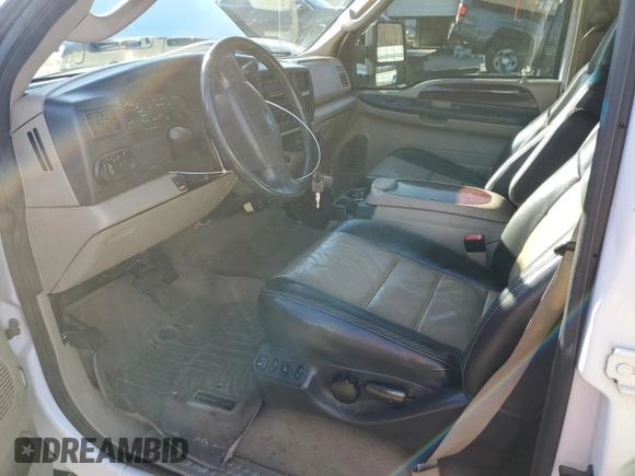 2005 Ford Excursion Eddie Bauer z VIN 1FMSU45P95EC14565, wystawiony jako Copart lot #84520134 z przebiegiem 276 698 mil mil oraz Szkoda całkowita • Salvage title. Historia ofert i sprzedaży dostępna na DreamBid. Obrazek 7.