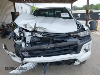 2023 Chevrolet Colorado 4WD LT z VIN 1GCPTCEK0P1221796, wystawiony jako IAAI lot #42076600 z przebiegiem 23 262 mil mil oraz . Historia ofert i sprzedaży dostępna na DreamBid. Obrazek 6.