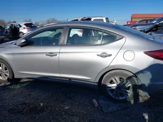 2020 Hyundai Elantra SEL z VIN 5NPD84LF6LH547993, wystawiony jako IAAI lot #41036804 z przebiegiem 72 360 mil mil oraz . Historia ofert i sprzedaży dostępna na DreamBid. Obrazek 15.