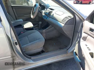 2004 Toyota Camry LE with VIN 4T1BE32K04U319290, listed as a IAAI auction lot 42019125 with 304,666 mi miles. Bid and sale history available at carsss.com. Image 5.