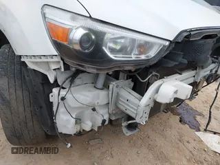 2019 Mitsubishi Outlander ES z VIN JA4AP3AUXKU020149, wystawiony jako IAAI lot #41126065 z przebiegiem 96 273 mil mil oraz . Historia ofert i sprzedaży dostępna na DreamBid. Obrazek 6.