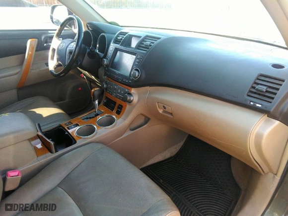 2008 Toyota Highlander Hybrid Limited with VIN JTEEW44A382021418, listed as a IAAI auction lot 41939960 with 408,806 mi miles. Bid and sale history available at carsss.com. Image 5.