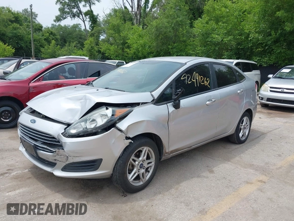2018 Ford Fiesta SE z VIN 3FADP4BJ6JM106855, wystawiony jako IAAI lot #42491262 z przebiegiem 166 397 mil mil oraz . Historia ofert i sprzedaży dostępna na DreamBid. Obrazek 2.
