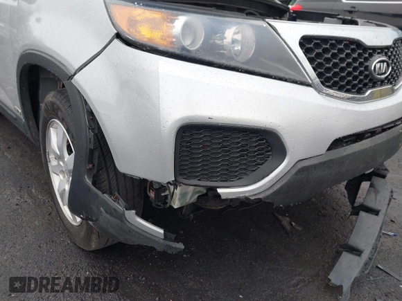 2011 Kia Sorento LX with VIN 5XYKTDA21BG167438, listed as a IAAI auction lot 41965712 with 201,055 mi miles. Bid and sale history available at carsss.com. Image 6.