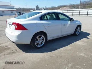 2014 Volvo S60 T5 с VIN YV1612FS1E2297930, выставлен на аукционе IAAI как лот 41906564 с пробегом 88 843 миль миль и . История ставок и продаж доступна на DreamBid. Изображение 4.