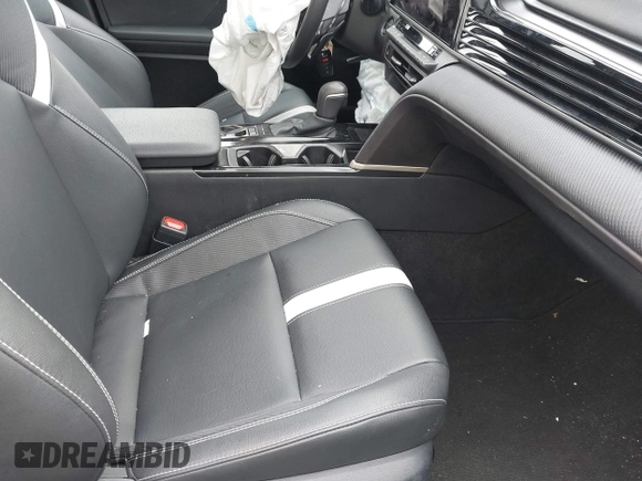 2025 Toyota Camry LE z VIN 4T1DBADK7SU513802, wystawiony jako IAAI lot #42259217 z przebiegiem 27 379 mil mil oraz . Historia ofert i sprzedaży dostępna na DreamBid. Obrazek 5.