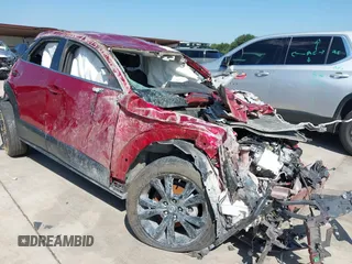 2024 Mazda CX-30 S Select Sport z VIN 3MVDMBBM0RM636296, wystawiony jako IAAI lot #42313942 z przebiegiem 26 805 mil mil oraz . Historia ofert i sprzedaży dostępna na DreamBid. Obrazek 1.