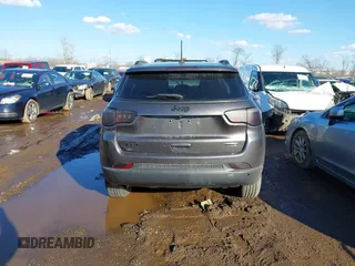 2019 Jeep Compass Latitude with VIN 3C4NJDBB4KT597331, listed as a IAAI auction lot 41664673 with 98,042 mi miles. Bid and sale history available at carsss.com. Image 16.