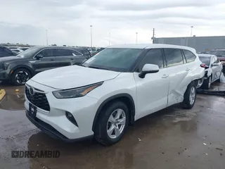 2022 Toyota Highlander LE z VIN 5TDBZRBH1NS216174, wystawiony jako IAAI lot #41903427 z przebiegiem 68 671 mil mil oraz . Historia ofert i sprzedaży dostępna na DreamBid. Obrazek 2.