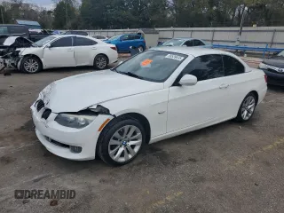 2011 BMW 3 Series 328i z VIN WBADW7C54BE544519, wystawiony jako Copart lot #88539835 z przebiegiem 81 861 mil mil oraz Szkoda całkowita • Salvage title. Historia ofert i sprzedaży dostępna na DreamBid. Obrazek 1.