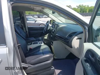 2014 Chrysler Town & Country Touring with VIN 2C4RC1BG7ER271455, listed as a IAAI auction lot 42102571 with 140,578 mi miles. Bid and sale history available at carsss.com. Image 5.
