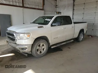 2020 Ram 1500 Big Horn z VIN 1C6SRFBT7LN190032, wystawiony jako Copart lot #46864795 z przebiegiem 79 484 mil mil oraz Szkoda całkowita • Salvage title. Historia ofert i sprzedaży dostępna na DreamBid. Obrazek 1.
