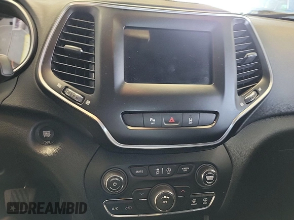 2021 Jeep Cherokee Latitude Plus z VIN 1C4PJLLB5MD223983, wystawiony jako IAAI lot #42741294 z przebiegiem 49 704 mil mil oraz . Historia ofert i sprzedaży dostępna na DreamBid. Obrazek 14.