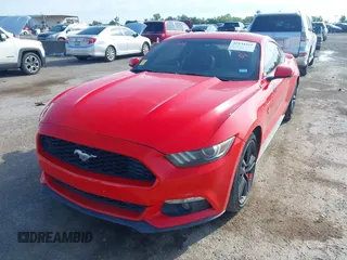 2015 Ford Mustang EcoBoost z VIN 1FA6P8TH2F5305684, wystawiony jako IAAI lot #42134264 z przebiegiem 108 910 mil mil oraz . Historia ofert i sprzedaży dostępna na DreamBid. Obrazek 6.