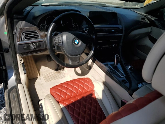 2012 BMW 6 Series z VIN WBALZ5C50CDW99700, wystawiony jako Copart lot #54983705 z przebiegiem Nie podano mil oraz Czysty tytuł • Clean title. Historia ofert i sprzedaży dostępna na DreamBid. Obrazek 8.