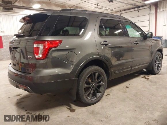 2017 Ford Explorer XLT with VIN 1FM5K8D86HGA22842, listed as a IAAI auction lot 41979924 with 103,486 mi miles and . Bid and sale history available at carsss.com. Image 4.