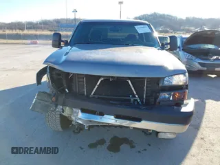 2006 Chevrolet Silverado 3500 SRW Wrk Trk with VIN 1GCHK33DX6F235816, listed as a IAAI auction lot 41588075 with 232,815 mi miles. Bid and sale history available at carsss.com. Image 6.