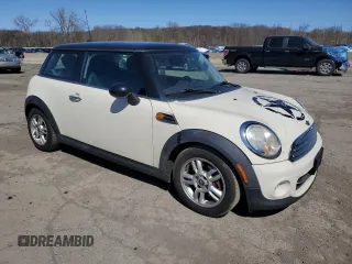 2011 MINI Hardtop with VIN WMWSU3C58BT096075, listed as a Copart auction lot 53826435 with 106,962 mi miles and Clean Title. Bid and sale history available at DreamBid. Image 4.