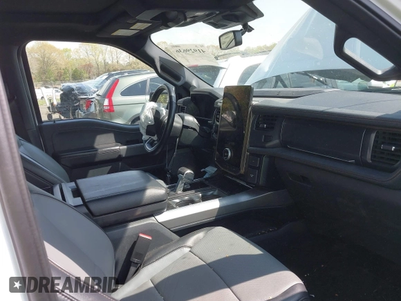 2023 Ford F-150 Lightning Pro z VIN 1FTVW1EV1PWG17610, wystawiony jako IAAI lot #41929636 z przebiegiem 44 428 mil mil oraz . Historia ofert i sprzedaży dostępna na DreamBid. Obrazek 5.