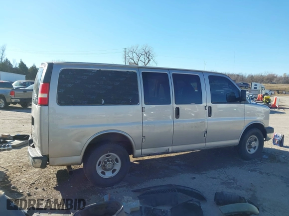 2007 Chevrolet Express Passenger with VIN 1GAHG35UX71176305, listed as a IAAI auction lot 41143812 with 338,940 mi miles and . Bid and sale history available at DreamBid. Image 14.