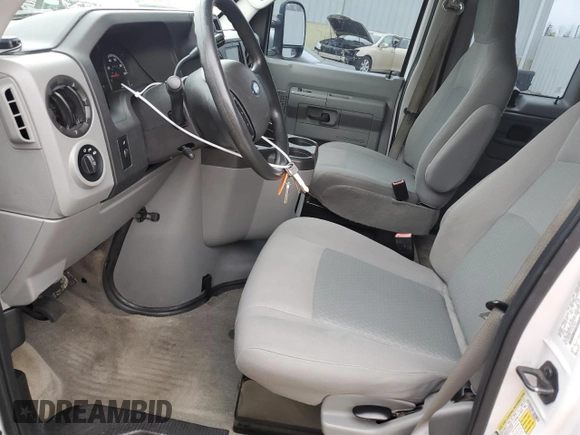 2014 Ford Econoline Passenger XL z VIN 1FBSS3BL1EDB03623, wystawiony jako Copart lot #48432945 z przebiegiem 148 837 mil mil oraz Szkody całkowita. Historia ofert i sprzedaży dostępna na DreamBid. Obrazek 7.
