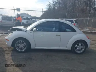 2008 Volkswagen New Beetle Coupe Triple White with VIN 3VWFW31C78M521404, listed as a IAAI auction lot 41624482 with 143,418 mi miles. Bid and sale history available at carsss.com. Image 14.