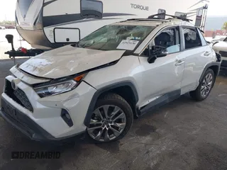2021 Toyota RAV4 XLE Premium z VIN 2T3A1RFV1MW153237, wystawiony jako IAAI lot #42519130 z przebiegiem 52 471 mil mil oraz . Historia ofert i sprzedaży dostępna na DreamBid. Obrazek 2.