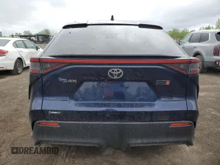 2024 Toyota bZ4X XLE z VIN JTMAAAAA4RA046775, wystawiony jako Copart lot #58128015 z przebiegiem 9068 mil mil oraz Szkody całkowita. Historia ofert i sprzedaży dostępna na DreamBid. Obrazek 6.