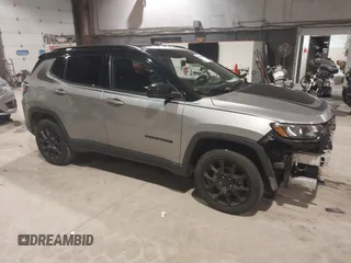 2022 Jeep Compass Latitude с VIN 3C4NJDBB6NT197114, выставлен на аукционе IAAI как лот 41052368 с пробегом 87 354 миль миль и . История ставок и продаж доступна на DreamBid. Изображение 1.