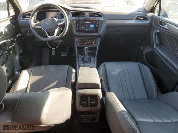2022 Volkswagen Tiguan SE with VIN 3VV2B7AX5NM035341, listed as a Copart auction lot 42403865 with 51,712 mi miles and Salvage Title. Bid and sale history available at carsss.com. Image 8.