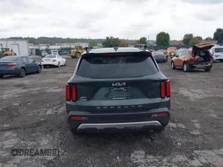 2022 Kia Sorento SX z VIN 5XYRKDLF9NG075953, wystawiony jako IAAI lot #40406528 z przebiegiem 100 146 mil mil oraz . Historia ofert i sprzedaży dostępna na DreamBid. Obrazek 16.