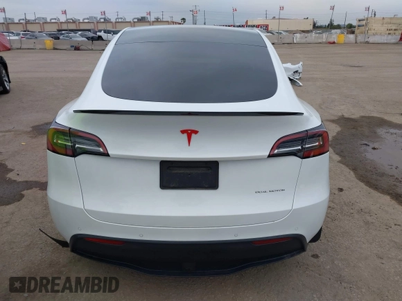2021 Tesla Model Y Long Range with VIN 5YJYGDEE0MF209045, listed as a IAAI auction lot 41762738 with 24,721 mi miles. Bid and sale history available at carsss.com. Image 17.