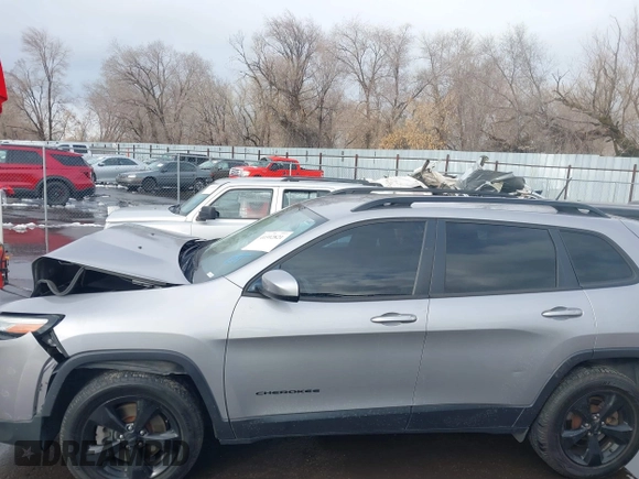 2018 Jeep Cherokee Latitude with VIN 1C4PJMCX4JD548136, listed as a IAAI auction lot 41592821 with 165,022 mi miles and . Bid and sale history available at DreamBid. Image 14.