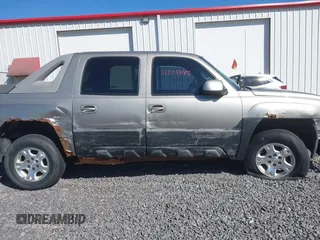 2002 Chevrolet Avalanche with VIN 3GNEK13T62G117177, listed as a IAAI auction lot 42051185 with 212,754 mi miles and . Bid and sale history available at DreamBid. Image 13.