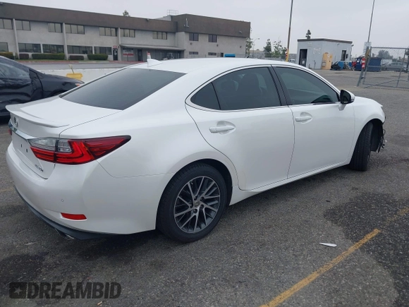 2016 Lexus ES 330 z VIN 58ABK1GG0GU024995, wystawiony jako IAAI lot #42174973 z przebiegiem 80 131 mil mil oraz . Historia ofert i sprzedaży dostępna na DreamBid. Obrazek 4.