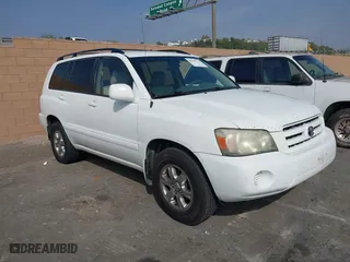 2006 Toyota Highlander w/3rd Row with VIN JTEDP21A460117651, listed as a IAAI auction lot 40618172 with 218,563 mi miles. Bid and sale history available at carsss.com. Image 1.