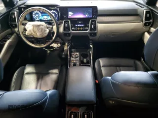 2023 Kia Sorento SX Prestige z VIN KNDRKDLG0P5223931, wystawiony jako Copart lot #54224625 z przebiegiem 27 047 mil mil oraz Szkody całkowita. Historia ofert i sprzedaży dostępna na DreamBid. Obrazek 8.