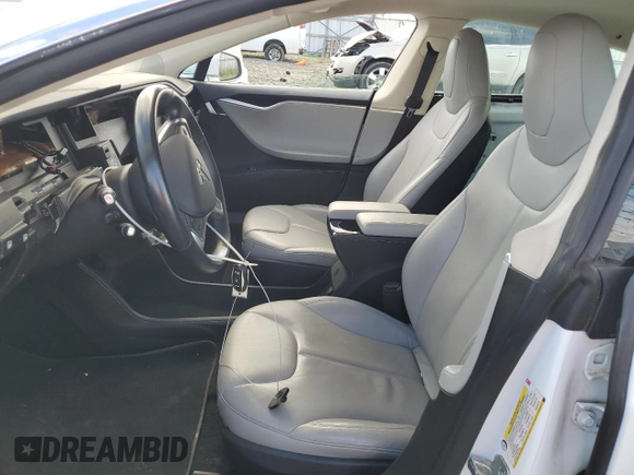 2014 Tesla Model S 60 z VIN 5YJSA1H1XEFP55657, wystawiony jako Copart lot #53405785 z przebiegiem Nie podano mil oraz Czysty tytuł • Clean title. Historia ofert i sprzedaży dostępna na DreamBid. Obrazek 7.
