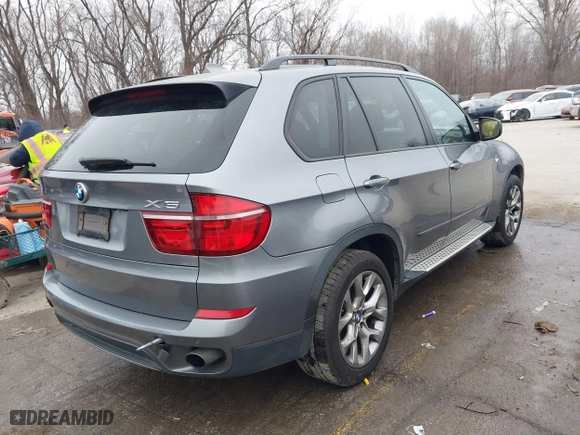 2011 BMW X5 35i with VIN 5UXZV4C52BL407776, listed as a IAAI auction lot 41538832 with 108,546 mi miles. Bid and sale history available at carsss.com. Image 4.