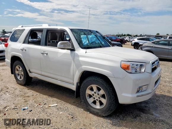 2011 Toyota 4Runner SR5 z VIN JTEZU5JR0B5027058, wystawiony jako Copart lot #58323505 z przebiegiem Nie podano mil oraz Szkoda całkowita • Salvage title. Historia ofert i sprzedaży dostępna na DreamBid. Obrazek 4.