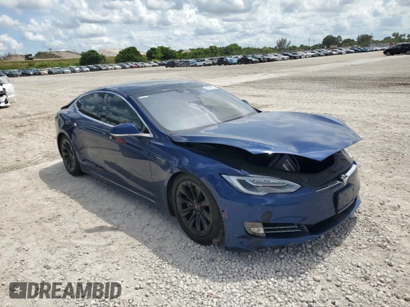 2016 Tesla Model S 90D z VIN 5YJSA1E20GF160834, wystawiony jako Copart lot #61898505 z przebiegiem 131 153 mil mil oraz Szkoda całkowita • Salvage title. Historia ofert i sprzedaży dostępna na DreamBid. Obrazek 4.