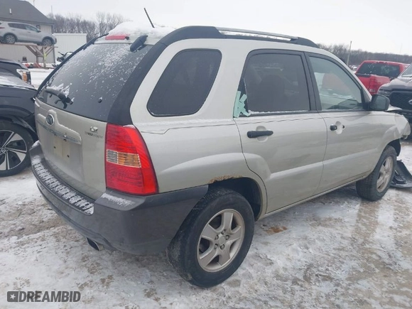 2007 Kia Sportage LX with VIN KNDJF724077301574, listed as a IAAI auction lot 41324962 with 229,597 mi miles. Bid and sale history available at carsss.com. Image 4.